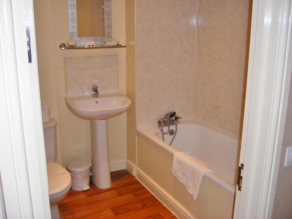 The Kings Head Hotel Abergavenny Habitación foto